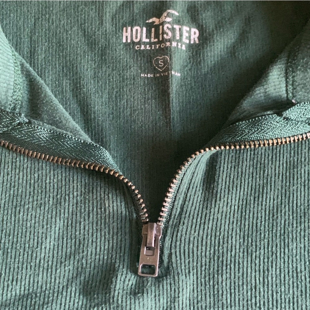 Hollister Ribbed Crop - Picture 3 of 5